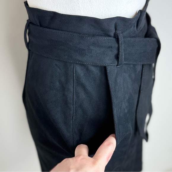 Abercrombie Women’s Faux Suede‎ Black Mini Skirt with Belt Size XS - Picture 3 of 10
